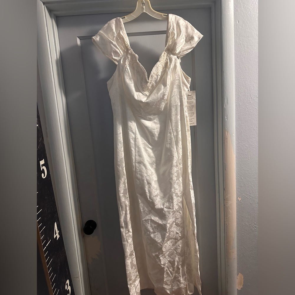 Onyx Nite White Wedding Dress